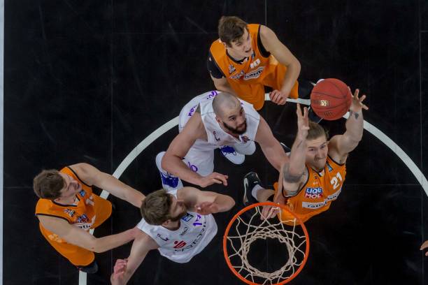 比赛的上半 比赛的上半